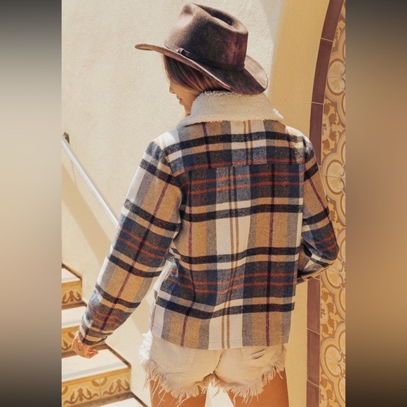 NWT BiBi Plaid Button Jacket with Sherpa Collar size small - Picture 9 of 10